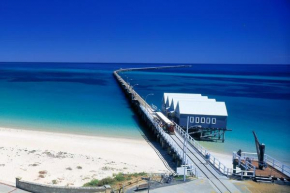 Pet Friendly Beautiful Family Home Minutes Walk From The Busselton Beachfront, Vasse